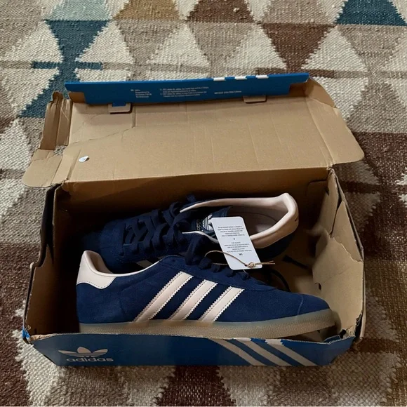 NIB Adidas Gazelle Navy - Picture 2 of 4